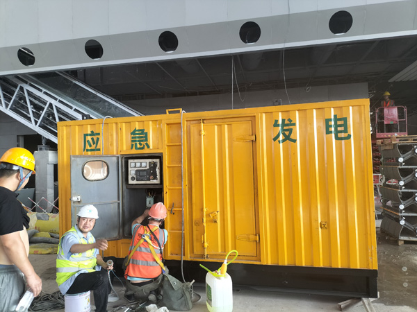 建平怎样判断空气滤清器是否需要更换？
